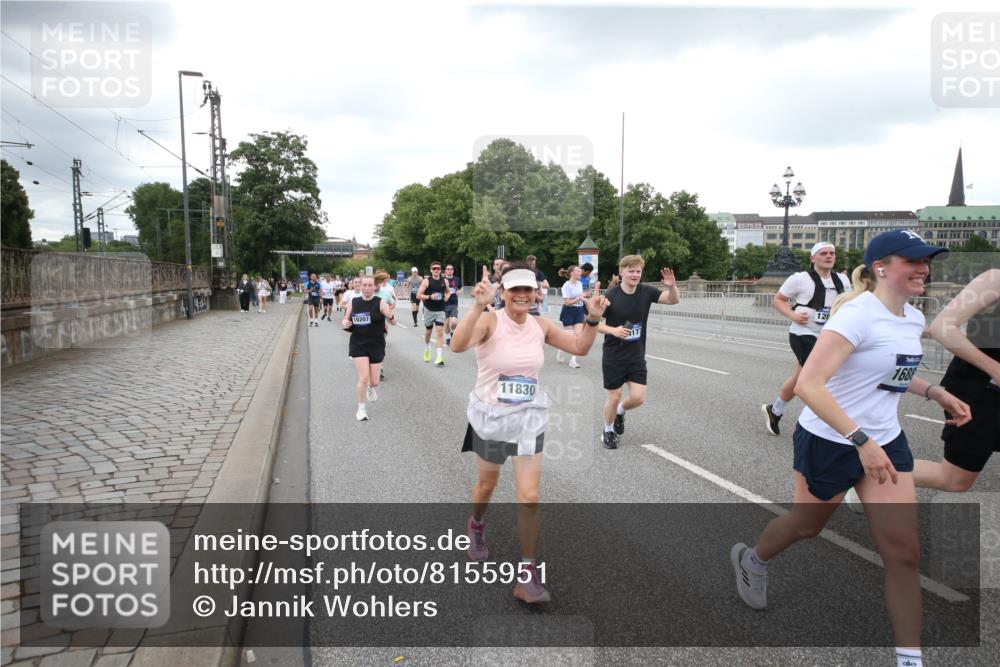 29.06.2025 - hella hamburg halbmarathon Jannik Wohlers http://msf.ph/oto/8155951 29.06.2025 10:53:51 Lombardsbrücke 1263, 1762, 1779, 1822, 2600, 2761, 3187, 3188, 3364, 3465, 4323, 4685, 4720, 4838, 5157, 5309, 5514, 5804, 5817, 6468, 6583, 6987, 6988, 7498, 7670, 7874, 7946, 8801, 8803, 8867, 9130, 9138, 9203, 10207, 11354, 11769, 11785, 11830, 12429, 12898, 12923, 13850, 14171, 14177, 14386, 14416, 14655, 14904, 15318, 16117, 16522, 16628, 16691, 16839, 16888, 17487, 17622, 18093, 18431, 18904 meine-sportfotos.de