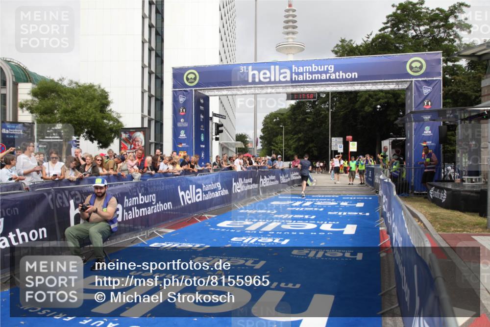 29.06.2025 - hella hamburg halbmarathon Michael Strokosch http://msf.ph/oto/8155965 29.06.2025 10:18:02 Ziel 15166, 19072 meine-sportfotos.de