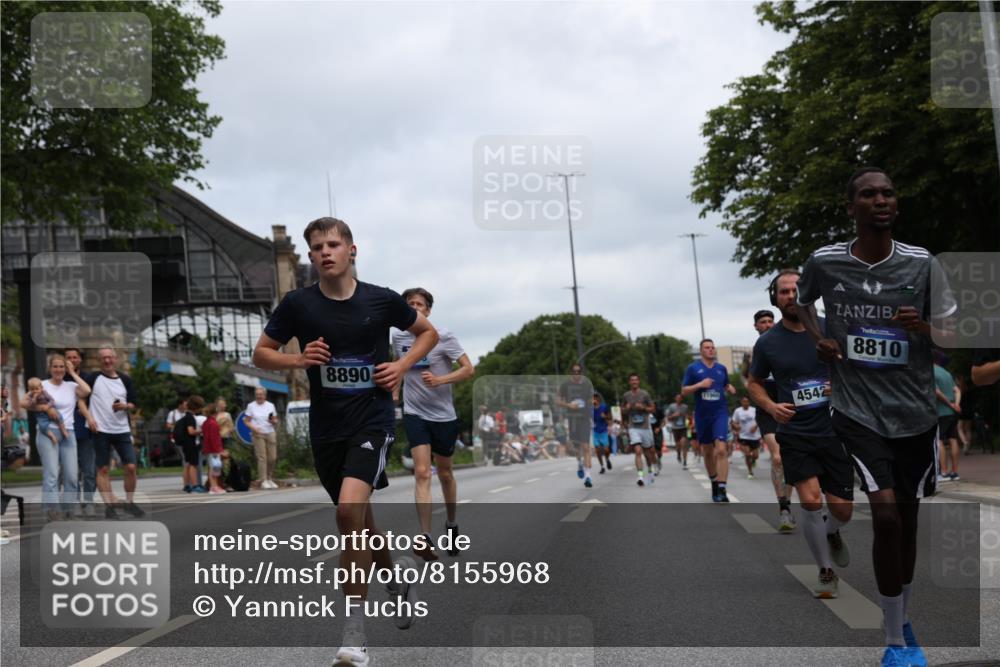 29.06.2025 - hella hamburg halbmarathon Yannick Fuchs http://msf.ph/oto/8155968 29.06.2025 10:58:26 20KM 2298, 2463, 3919, 4542, 6100, 7474, 8171, 8810, 8890, 9254, 9680, 9816, 10694, 11960, 12426, 12479, 12646, 12843, 13901, 14225, 14822, 14970, 15698, 15797, 16455, 16594, 16753, 18321, 18440, 18739, 19240 meine-sportfotos.de