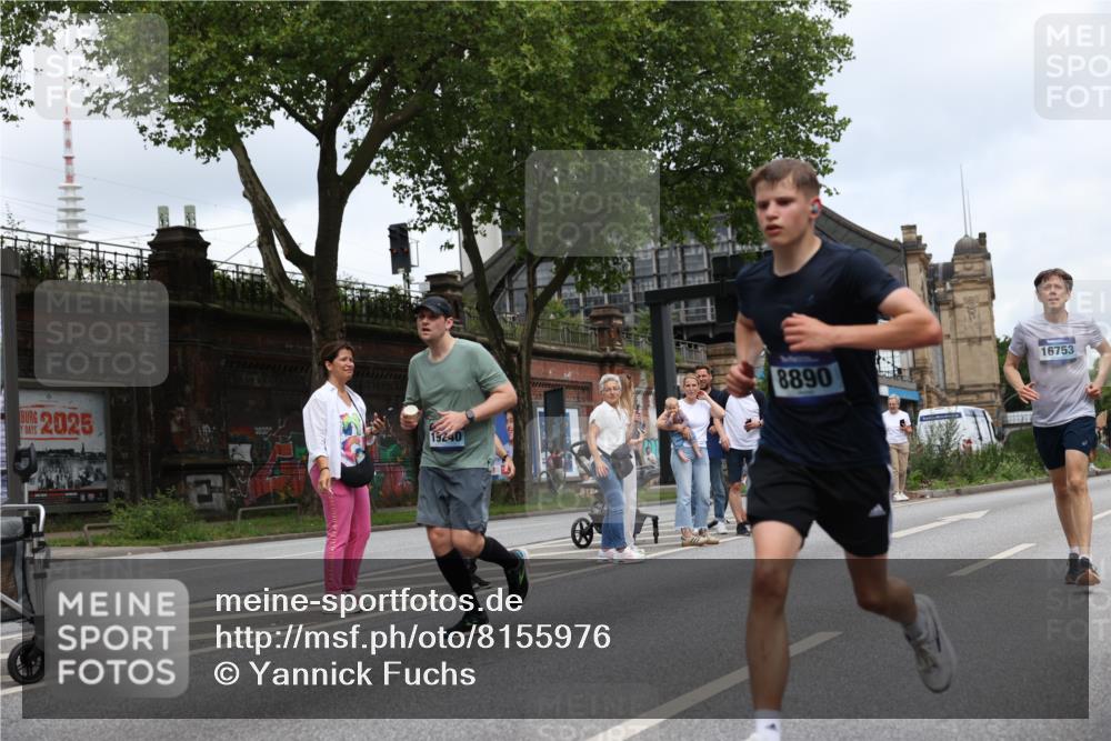29.06.2025 - hella hamburg halbmarathon Yannick Fuchs http://msf.ph/oto/8155976 29.06.2025 10:58:27 20KM 2298, 2463, 3919, 4542, 6100, 7081, 7474, 8171, 8810, 8890, 9254, 9680, 9816, 10694, 11960, 12426, 12479, 12646, 12843, 13901, 14822, 14970, 15698, 15797, 16455, 16594, 16753, 18321, 18440, 18520, 18739, 19240 meine-sportfotos.de