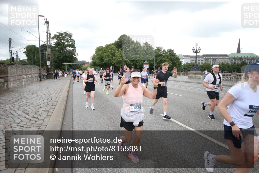 29.06.2025 - hella hamburg halbmarathon Jannik Wohlers http://msf.ph/oto/8155981 29.06.2025 10:53:51 Lombardsbrücke 1263, 1762, 1779, 1822, 2600, 2761, 3187, 3188, 3364, 3465, 4323, 4685, 4720, 4838, 5157, 5309, 5514, 5804, 5817, 6468, 6583, 6987, 6988, 7498, 7670, 7874, 7946, 8801, 8803, 8867, 9130, 9138, 9203, 10207, 11354, 11769, 11785, 11830, 12429, 12898, 12923, 13850, 14171, 14177, 14386, 14416, 14655, 14904, 15318, 16117, 16522, 16628, 16691, 16839, 16888, 17487, 17622, 18093, 18431, 18904 meine-sportfotos.de