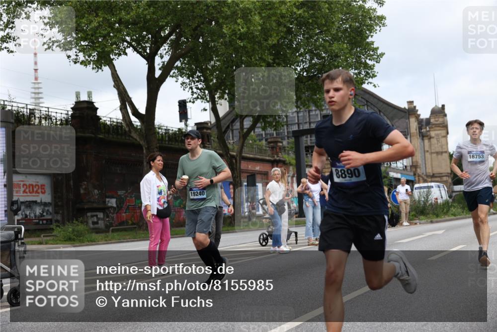 29.06.2025 - hella hamburg halbmarathon Yannick Fuchs http://msf.ph/oto/8155985 29.06.2025 10:58:27 20KM 2298, 2463, 3919, 4542, 6100, 7081, 7474, 8171, 8810, 8890, 9254, 9680, 9816, 10694, 11960, 12426, 12479, 12646, 12843, 13901, 14822, 14970, 15698, 15797, 16455, 16594, 16753, 18321, 18440, 18520, 18739, 19240 meine-sportfotos.de