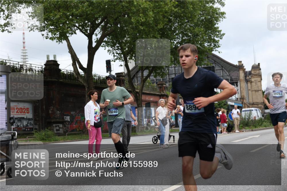 29.06.2025 - hella hamburg halbmarathon Yannick Fuchs http://msf.ph/oto/8155989 29.06.2025 10:58:27 20KM 2298, 2463, 3919, 4542, 6100, 7081, 7474, 8171, 8810, 8890, 9254, 9680, 9816, 10694, 11960, 12426, 12479, 12646, 12843, 13901, 14822, 14970, 15698, 15797, 16455, 16594, 16753, 18321, 18440, 18520, 18739, 19240 meine-sportfotos.de