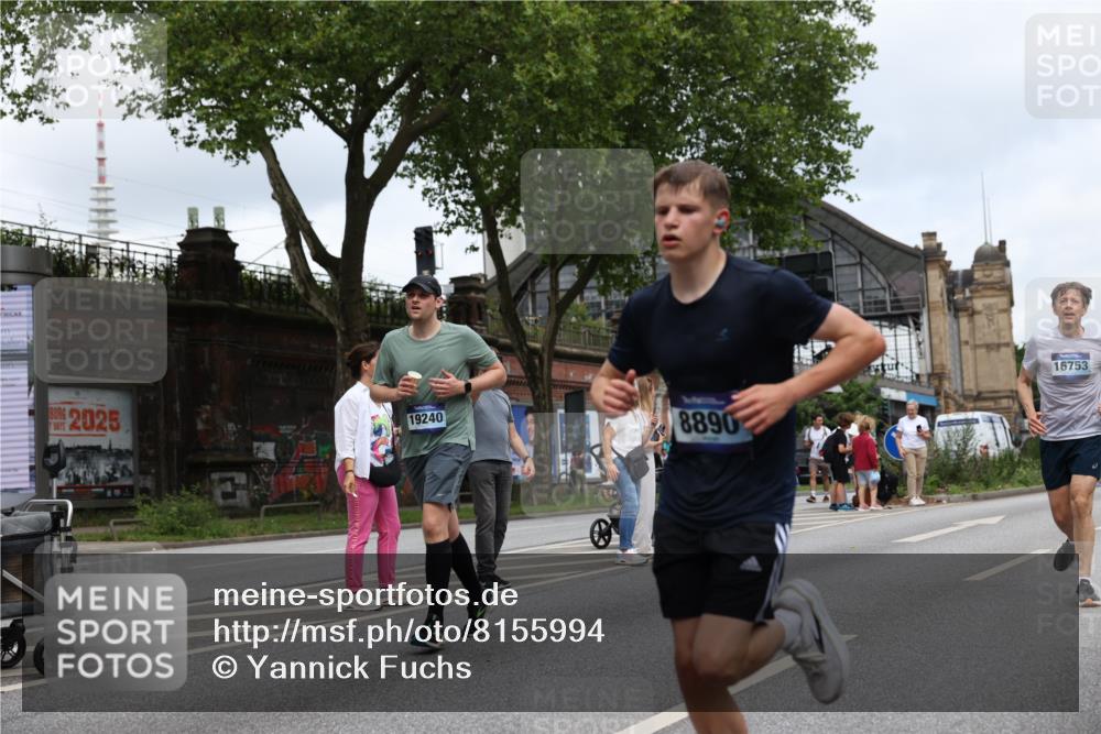 29.06.2025 - hella hamburg halbmarathon Yannick Fuchs http://msf.ph/oto/8155994 29.06.2025 10:58:27 20KM 2298, 2463, 3919, 4542, 6100, 7081, 7474, 8171, 8810, 8890, 9254, 9680, 9816, 10694, 11960, 12426, 12479, 12646, 12843, 13901, 14822, 14970, 15698, 15797, 16455, 16594, 16753, 18321, 18440, 18520, 18739, 19240 meine-sportfotos.de