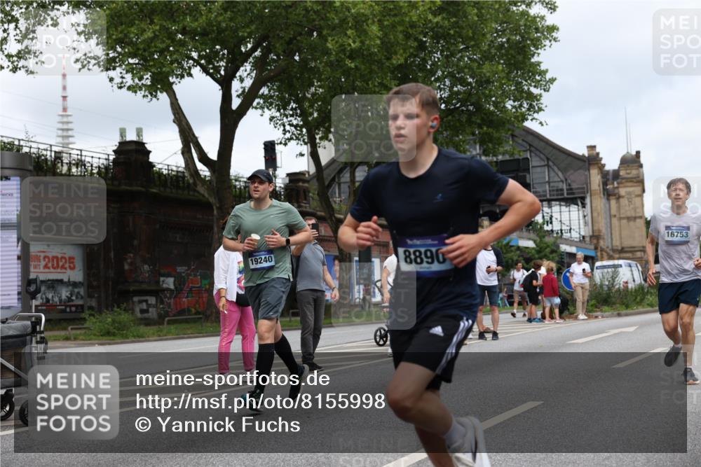 29.06.2025 - hella hamburg halbmarathon Yannick Fuchs http://msf.ph/oto/8155998 29.06.2025 10:58:27 20KM 2298, 2463, 3919, 4542, 6100, 7081, 7474, 8171, 8810, 8890, 9254, 9680, 9816, 10694, 11960, 12426, 12479, 12646, 12843, 13901, 14822, 14970, 15698, 15797, 16455, 16594, 16753, 18321, 18440, 18520, 18739, 19240 meine-sportfotos.de