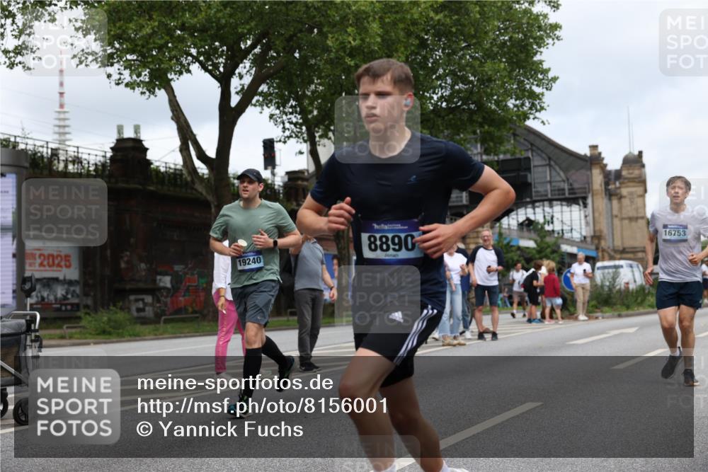 29.06.2025 - hella hamburg halbmarathon Yannick Fuchs http://msf.ph/oto/8156001 29.06.2025 10:58:27 20KM 2298, 2463, 3919, 4542, 6100, 7081, 7474, 8171, 8810, 8890, 9254, 9680, 9816, 10694, 11960, 12426, 12479, 12646, 12843, 13901, 14822, 14970, 15698, 15797, 16455, 16594, 16753, 18321, 18440, 18520, 18739, 19240 meine-sportfotos.de