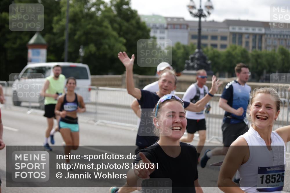 29.06.2025 - hella hamburg halbmarathon Jannik Wohlers http://msf.ph/oto/8156031 29.06.2025 10:17:00 Lombardsbrücke 1083, 1204, 1477, 2305, 2860, 3464, 3466, 3802, 3803, 4194, 4852, 5023, 6126, 6128, 6520, 6522, 6786, 7011, 7291, 7410, 7445, 7566, 7647, 7844, 7945, 8210, 8253, 8309, 8351, 8433, 8895, 9152, 9259, 10377, 10460, 10592, 10620, 10677, 11102, 12042, 12166, 12668, 14199, 14208, 14209, 14307, 14648, 14877, 14950, 15293, 15465, 16024, 16555, 17058, 17628, 17717, 17927, 18039, 18060, 18108, 18344, 18469, 18526, 18564 meine-sportfotos.de