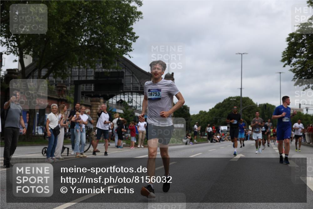 29.06.2025 - hella hamburg halbmarathon Yannick Fuchs http://msf.ph/oto/8156032 29.06.2025 10:58:28 20KM 2298, 2463, 3919, 4542, 6100, 7081, 7474, 8171, 8810, 8890, 9254, 9680, 9816, 10694, 11960, 12426, 12479, 12646, 12843, 13901, 14822, 14970, 15698, 15797, 16455, 16594, 16753, 18321, 18440, 18520, 18739, 19240 meine-sportfotos.de