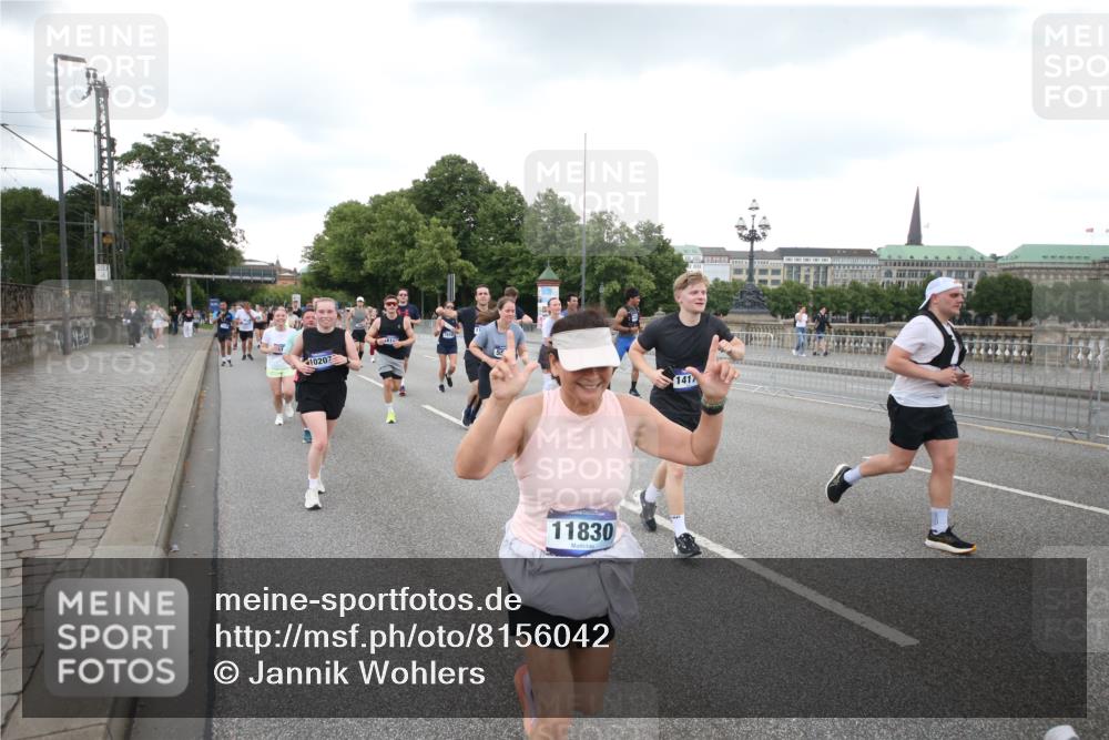 29.06.2025 - hella hamburg halbmarathon Jannik Wohlers http://msf.ph/oto/8156042 29.06.2025 10:53:51 Lombardsbrücke 1263, 1762, 1779, 1822, 2600, 2761, 3187, 3188, 3364, 3465, 4323, 4685, 4720, 4838, 5157, 5309, 5514, 5804, 5817, 6468, 6583, 6987, 6988, 7498, 7670, 7874, 7946, 8801, 8803, 8867, 9130, 9138, 9203, 10207, 11354, 11769, 11785, 11830, 12429, 12898, 12923, 13850, 14171, 14177, 14386, 14416, 14655, 14904, 15318, 16117, 16522, 16628, 16691, 16839, 16888, 17487, 17622, 18093, 18431, 18904 meine-sportfotos.de