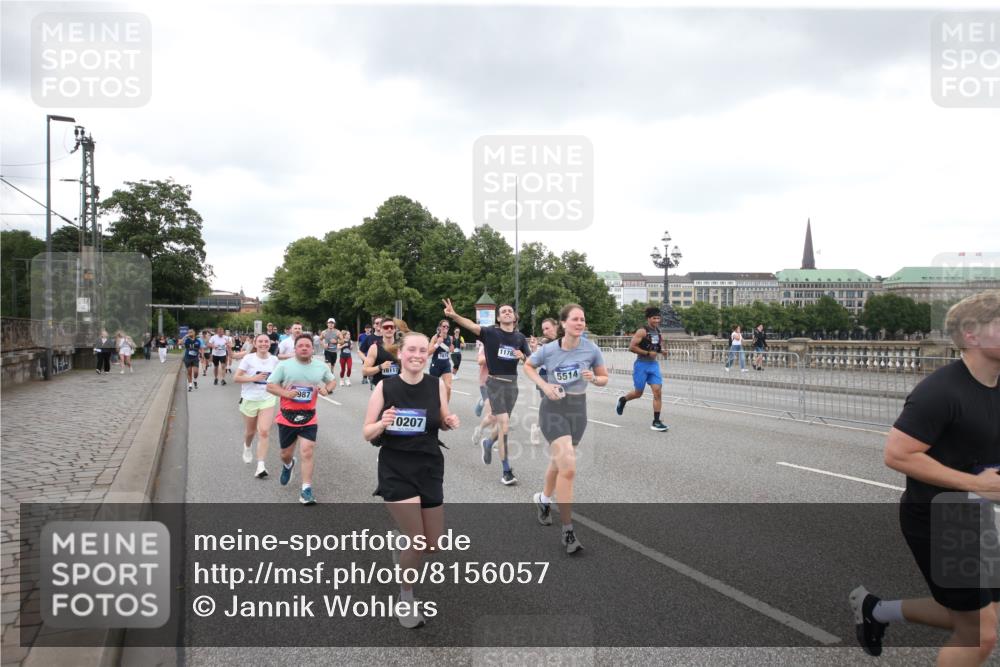 29.06.2025 - hella hamburg halbmarathon Jannik Wohlers http://msf.ph/oto/8156057 29.06.2025 10:53:52 Lombardsbrücke 1762, 1779, 1822, 1949, 2600, 2761, 3187, 3188, 3364, 4323, 4685, 4720, 4838, 5157, 5309, 5514, 5804, 5817, 6468, 6987, 6988, 7498, 7670, 7874, 7946, 8801, 8803, 8867, 9130, 9138, 9203, 10207, 11354, 11785, 11830, 12429, 12898, 12923, 13850, 14177, 14386, 14416, 14655, 14904, 15318, 16117, 16522, 16628, 16691, 16839, 16888, 17487, 18093, 18431, 18904 meine-sportfotos.de