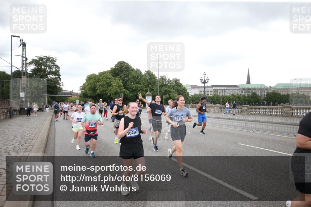 29.06.2025 - hella hamburg halbmarathon Jannik Wohlers http://msf.ph/oto/8156069 29.06.2025 10:53:52 Lombardsbrücke 1762, 1779, 1822, 1949, 2600, 2761, 3187, 3188, 3364, 4323, 4685, 4720, 4838, 5157, 5309, 5514, 5804, 5817, 6468, 6987, 6988, 7498, 7670, 7874, 7946, 8801, 8803, 8867, 9130, 9138, 9203, 10207, 11354, 11785, 11830, 12429, 12898, 12923, 13850, 14177, 14386, 14416, 14655, 14904, 15318, 16117, 16522, 16628, 16691, 16839, 16888, 17487, 18093, 18431, 18904 meine-sportfotos.de