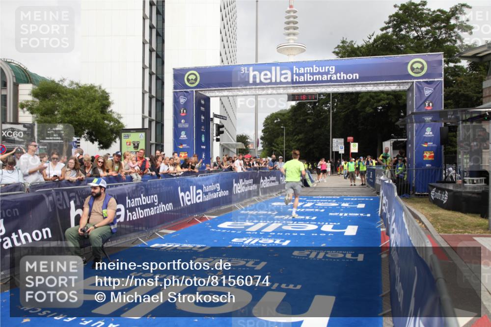 29.06.2025 - hella hamburg halbmarathon Michael Strokosch http://msf.ph/oto/8156074 29.06.2025 10:18:15 Ziel 17786 meine-sportfotos.de