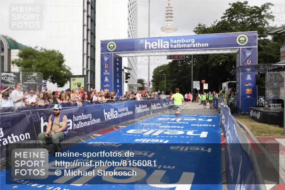 29.06.2025 - hella hamburg halbmarathon Michael Strokosch http://msf.ph/oto/8156081 29.06.2025 10:18:15 Ziel 17786 meine-sportfotos.de