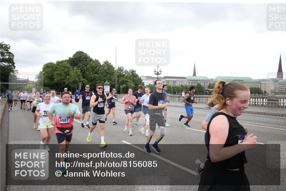 29.06.2025 - hella hamburg halbmarathon Jannik Wohlers http://msf.ph/oto/8156085 29.06.2025 10:53:53 Lombardsbrücke 1762, 1779, 1822, 1949, 2600, 2761, 3187, 3188, 3364, 3857, 4323, 4685, 4720, 4838, 5157, 5309, 5514, 5804, 5817, 5933, 6468, 6987, 6988, 7498, 7670, 7874, 7946, 8801, 8803, 8867, 9130, 9203, 10207, 11354, 11785, 11830, 12429, 12898, 12923, 13035, 13850, 14177, 14386, 14416, 14655, 14904, 15318, 16117, 16522, 16628, 16691, 16839, 16888, 18093, 18431, 18904 meine-sportfotos.de
