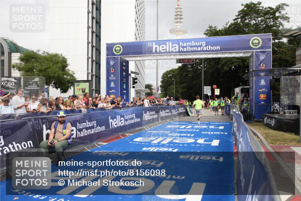 29.06.2025 - hella hamburg halbmarathon Michael Strokosch http://msf.ph/oto/8156098 29.06.2025 10:18:16 Ziel 17786 meine-sportfotos.de