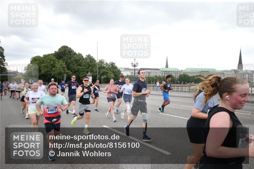 29.06.2025 - hella hamburg halbmarathon Jannik Wohlers http://msf.ph/oto/8156100 29.06.2025 10:53:53 Lombardsbrücke 1762, 1779, 1822, 1949, 2600, 2761, 3187, 3188, 3364, 3857, 4323, 4685, 4720, 4838, 5157, 5309, 5514, 5804, 5817, 5933, 6468, 6987, 6988, 7498, 7670, 7874, 7946, 8801, 8803, 8867, 9130, 9203, 10207, 11354, 11785, 11830, 12429, 12898, 12923, 13035, 13850, 14177, 14386, 14416, 14655, 14904, 15318, 16117, 16522, 16628, 16691, 16839, 16888, 18093, 18431, 18904 meine-sportfotos.de