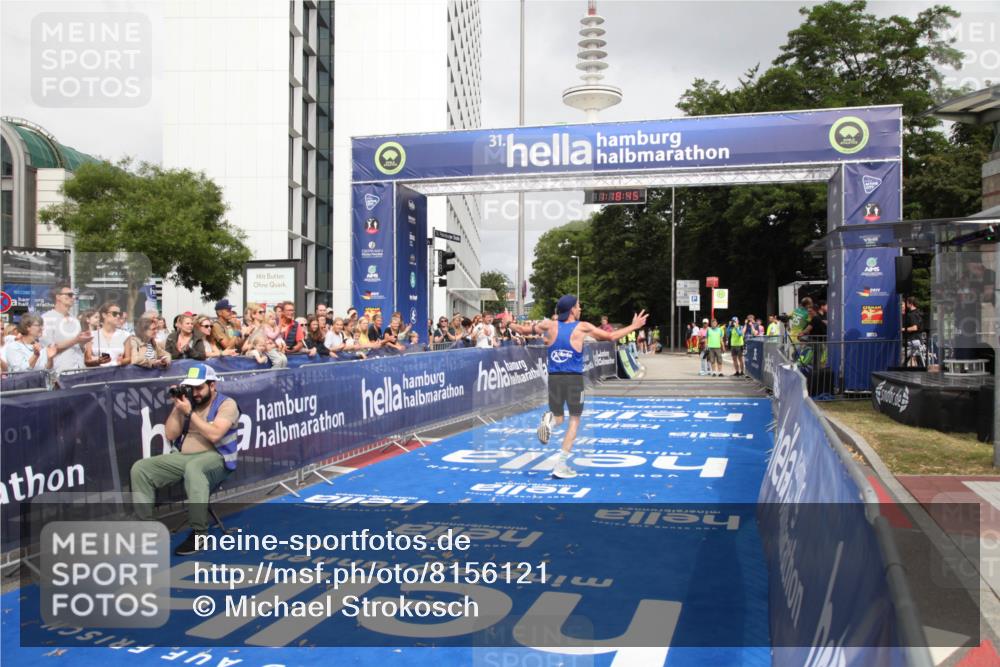 29.06.2025 - hella hamburg halbmarathon Michael Strokosch http://msf.ph/oto/8156121 29.06.2025 10:18:49 Ziel 15495 meine-sportfotos.de