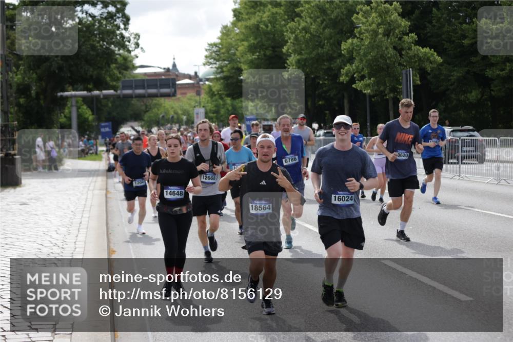 29.06.2025 - hella hamburg halbmarathon Jannik Wohlers http://msf.ph/oto/8156129 29.06.2025 10:17:06 Lombardsbrücke 1204, 1477, 2259, 2305, 2860, 3802, 3803, 4194, 4218, 4852, 6254, 6336, 6352, 6520, 6786, 7011, 7258, 7291, 7410, 7413, 7445, 7566, 7844, 8210, 8309, 8351, 8433, 8895, 9848, 10377, 10620, 10677, 11372, 11707, 12031, 12668, 14194, 14199, 14208, 14209, 14307, 14648, 14877, 15293, 16024, 16555, 17083, 17628, 17717, 17927, 18039, 18060, 18344, 18469, 18526, 18564, 19029 meine-sportfotos.de
