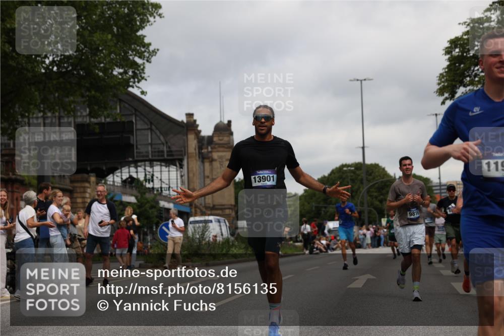 29.06.2025 - hella hamburg halbmarathon Yannick Fuchs http://msf.ph/oto/8156135 29.06.2025 10:58:30 20KM 2298, 2463, 3919, 4542, 6100, 7081, 7474, 8171, 8810, 8890, 9254, 9680, 9816, 10694, 11960, 12426, 12646, 12781, 12843, 13901, 14822, 14970, 15698, 16455, 16594, 16753, 16770, 18321, 18440, 18520, 18739, 19240 meine-sportfotos.de