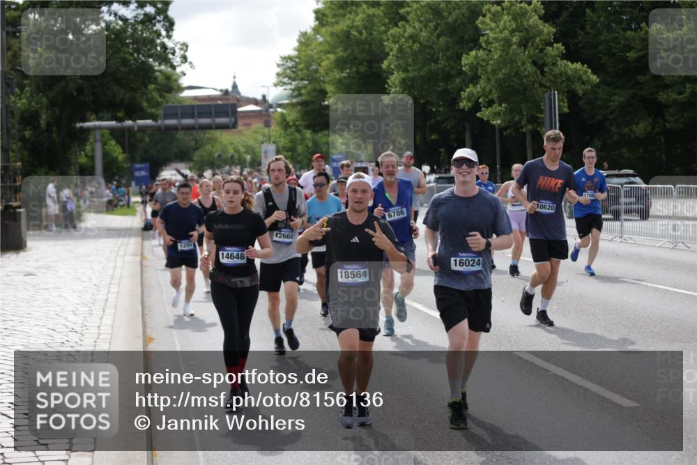 29.06.2025 - hella hamburg halbmarathon Jannik Wohlers http://msf.ph/oto/8156136 29.06.2025 10:17:06 Lombardsbrücke 1204, 1477, 2259, 2305, 2860, 3802, 3803, 4194, 4218, 4852, 6254, 6336, 6352, 6520, 6786, 7011, 7258, 7291, 7410, 7413, 7445, 7566, 7844, 8210, 8309, 8351, 8433, 8895, 9848, 10377, 10620, 10677, 11372, 11707, 12031, 12668, 14194, 14199, 14208, 14209, 14307, 14648, 14877, 15293, 16024, 16555, 17083, 17628, 17717, 17927, 18039, 18060, 18344, 18469, 18526, 18564, 19029 meine-sportfotos.de