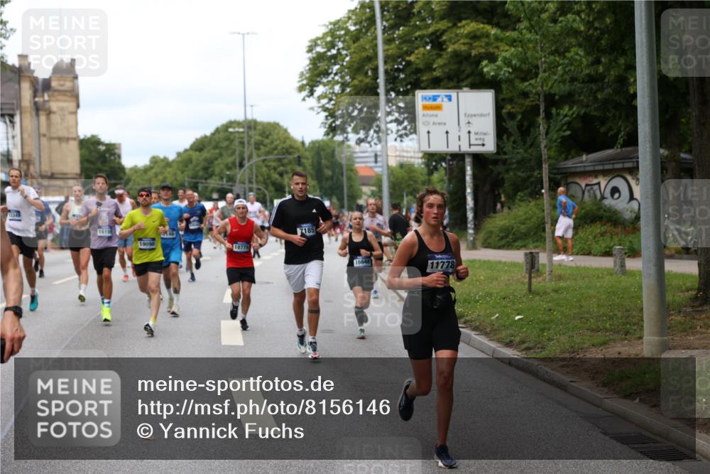 29.06.2025 - hella hamburg halbmarathon Yannick Fuchs http://msf.ph/oto/8156146 29.06.2025 10:38:15 20KM 1558, 3146, 3437, 4425, 4981, 5506, 5692, 6495, 6705, 6991, 7093, 7185, 7451, 8063, 8145, 8218, 8900, 9043, 9081, 9931, 10246, 10669, 10930, 11153, 11346, 11648, 11778, 11848, 12327, 12438, 12623, 12657, 12966, 13348, 13421, 13897, 13996, 14690, 14861, 15383, 15512, 15932, 16062, 16105, 16224, 16301, 16547, 16549, 16648, 16720, 17376, 17516, 17912, 18678, 18775, 18942, 19090 meine-sportfotos.de