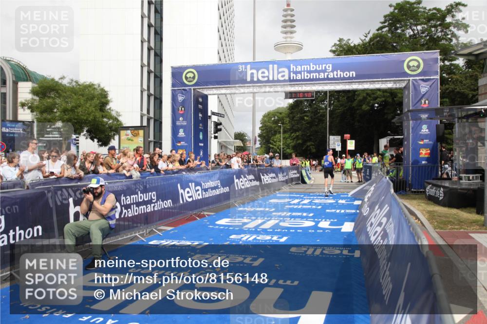 29.06.2025 - hella hamburg halbmarathon Michael Strokosch http://msf.ph/oto/8156148 29.06.2025 10:18:52 Ziel 6380, 15495 meine-sportfotos.de