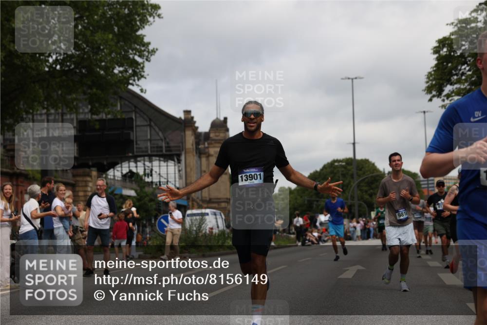 29.06.2025 - hella hamburg halbmarathon Yannick Fuchs http://msf.ph/oto/8156149 29.06.2025 10:58:31 20KM 1842, 2298, 2463, 3919, 4542, 6100, 7081, 7474, 8171, 8810, 8890, 9254, 9680, 9816, 10694, 10824, 11960, 12426, 12646, 12781, 12843, 13901, 14822, 14970, 15698, 16455, 16594, 16753, 16770, 18321, 18440, 18520, 18739, 19240 meine-sportfotos.de