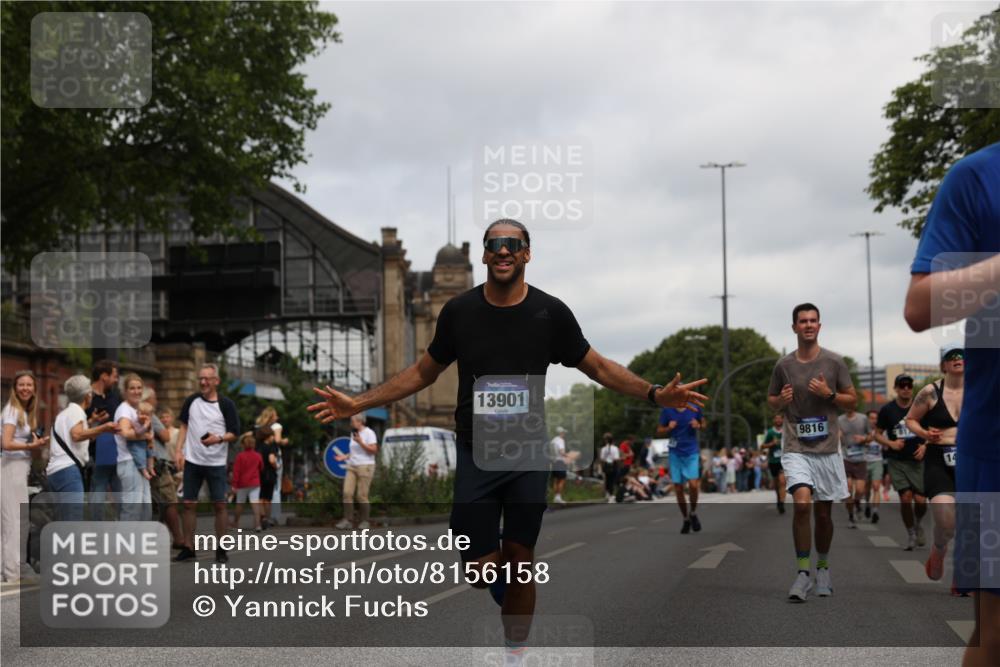 29.06.2025 - hella hamburg halbmarathon Yannick Fuchs http://msf.ph/oto/8156158 29.06.2025 10:58:31 20KM 1842, 2298, 2463, 3919, 4542, 6100, 7081, 7474, 8171, 8810, 8890, 9254, 9680, 9816, 10694, 10824, 11960, 12426, 12646, 12781, 12843, 13901, 14822, 14970, 15698, 16455, 16594, 16753, 16770, 18321, 18440, 18520, 18739, 19240 meine-sportfotos.de