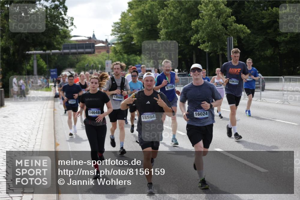 29.06.2025 - hella hamburg halbmarathon Jannik Wohlers http://msf.ph/oto/8156159 29.06.2025 10:17:06 Lombardsbrücke 1204, 1477, 2259, 2305, 2860, 3802, 3803, 4194, 4218, 4852, 6254, 6336, 6352, 6520, 6786, 7011, 7258, 7291, 7410, 7413, 7445, 7566, 7844, 8210, 8309, 8351, 8433, 8895, 9848, 10377, 10620, 10677, 11372, 11707, 12031, 12668, 14194, 14199, 14208, 14209, 14307, 14648, 14877, 15293, 16024, 16555, 17083, 17628, 17717, 17927, 18039, 18060, 18344, 18469, 18526, 18564, 19029 meine-sportfotos.de
