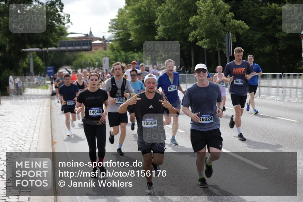 29.06.2025 - hella hamburg halbmarathon Jannik Wohlers http://msf.ph/oto/8156176 29.06.2025 10:17:06 Lombardsbrücke 1204, 1477, 2259, 2305, 2860, 3802, 3803, 4194, 4218, 4852, 6254, 6336, 6352, 6520, 6786, 7011, 7258, 7291, 7410, 7413, 7445, 7566, 7844, 8210, 8309, 8351, 8433, 8895, 9848, 10377, 10620, 10677, 11372, 11707, 12031, 12668, 14194, 14199, 14208, 14209, 14307, 14648, 14877, 15293, 16024, 16555, 17083, 17628, 17717, 17927, 18039, 18060, 18344, 18469, 18526, 18564, 19029 meine-sportfotos.de