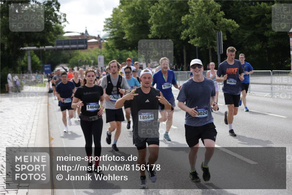 29.06.2025 - hella hamburg halbmarathon Jannik Wohlers http://msf.ph/oto/8156178 29.06.2025 10:17:06 Lombardsbrücke 1204, 1477, 2259, 2305, 2860, 3802, 3803, 4194, 4218, 4852, 6254, 6336, 6352, 6520, 6786, 7011, 7258, 7291, 7410, 7413, 7445, 7566, 7844, 8210, 8309, 8351, 8433, 8895, 9848, 10377, 10620, 10677, 11372, 11707, 12031, 12668, 14194, 14199, 14208, 14209, 14307, 14648, 14877, 15293, 16024, 16555, 17083, 17628, 17717, 17927, 18039, 18060, 18344, 18469, 18526, 18564, 19029 meine-sportfotos.de