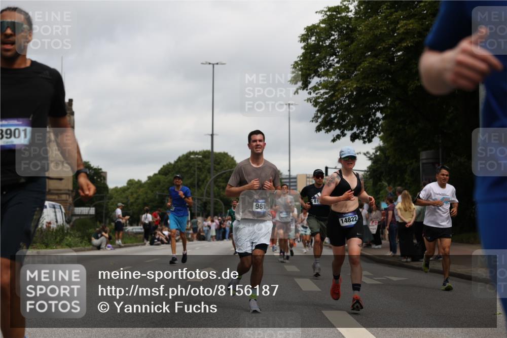 29.06.2025 - hella hamburg halbmarathon Yannick Fuchs http://msf.ph/oto/8156187 29.06.2025 10:58:31 20KM 1842, 2298, 2463, 3919, 4542, 6100, 7081, 7474, 8171, 8810, 8890, 9254, 9680, 9816, 10694, 10824, 11960, 12426, 12646, 12781, 12843, 13901, 14822, 14970, 15698, 16455, 16594, 16753, 16770, 18321, 18440, 18520, 18739, 19240 meine-sportfotos.de