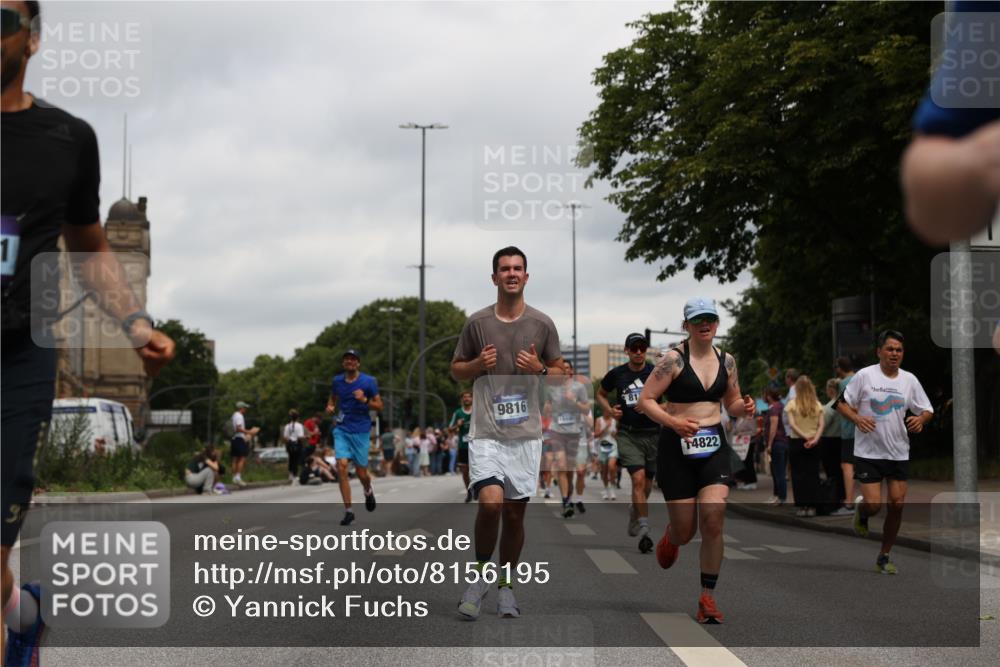 29.06.2025 - hella hamburg halbmarathon Yannick Fuchs http://msf.ph/oto/8156195 29.06.2025 10:58:31 20KM 1842, 2298, 2463, 3919, 4542, 6100, 7081, 7474, 8171, 8810, 8890, 9254, 9680, 9816, 10694, 10824, 11960, 12426, 12646, 12781, 12843, 13901, 14822, 14970, 15698, 16455, 16594, 16753, 16770, 18321, 18440, 18520, 18739, 19240 meine-sportfotos.de