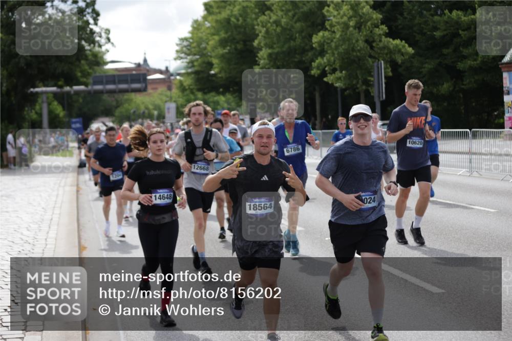 29.06.2025 - hella hamburg halbmarathon Jannik Wohlers http://msf.ph/oto/8156202 29.06.2025 10:17:06 Lombardsbrücke 1204, 1477, 2259, 2305, 2860, 3802, 3803, 4194, 4218, 4852, 6254, 6336, 6352, 6520, 6786, 7011, 7258, 7291, 7410, 7413, 7445, 7566, 7844, 8210, 8309, 8351, 8433, 8895, 9848, 10377, 10620, 10677, 11372, 11707, 12031, 12668, 14194, 14199, 14208, 14209, 14307, 14648, 14877, 15293, 16024, 16555, 17083, 17628, 17717, 17927, 18039, 18060, 18344, 18469, 18526, 18564, 19029 meine-sportfotos.de