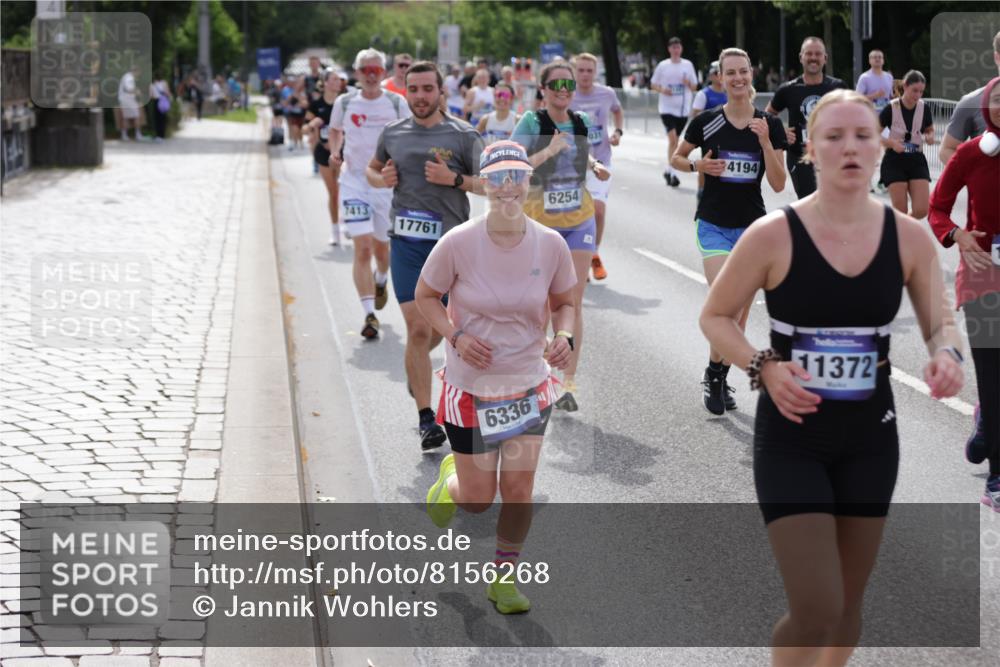 29.06.2025 - hella hamburg halbmarathon Jannik Wohlers http://msf.ph/oto/8156268 29.06.2025 10:17:12 Lombardsbrücke 1015, 1204, 1274, 1458, 1749, 1795, 2094, 2259, 2305, 2548, 3292, 3802, 3803, 4194, 4218, 4852, 5002, 6254, 6336, 6352, 6520, 6786, 7011, 7258, 7291, 7413, 7566, 7844, 8144, 8309, 8351, 8895, 9848, 10620, 10677, 11372, 11707, 12031, 12668, 12683, 14194, 14208, 14209, 14307, 14648, 14877, 15978, 16024, 16555, 17083, 17542, 17628, 17717, 18060, 18469, 18564, 19029 meine-sportfotos.de