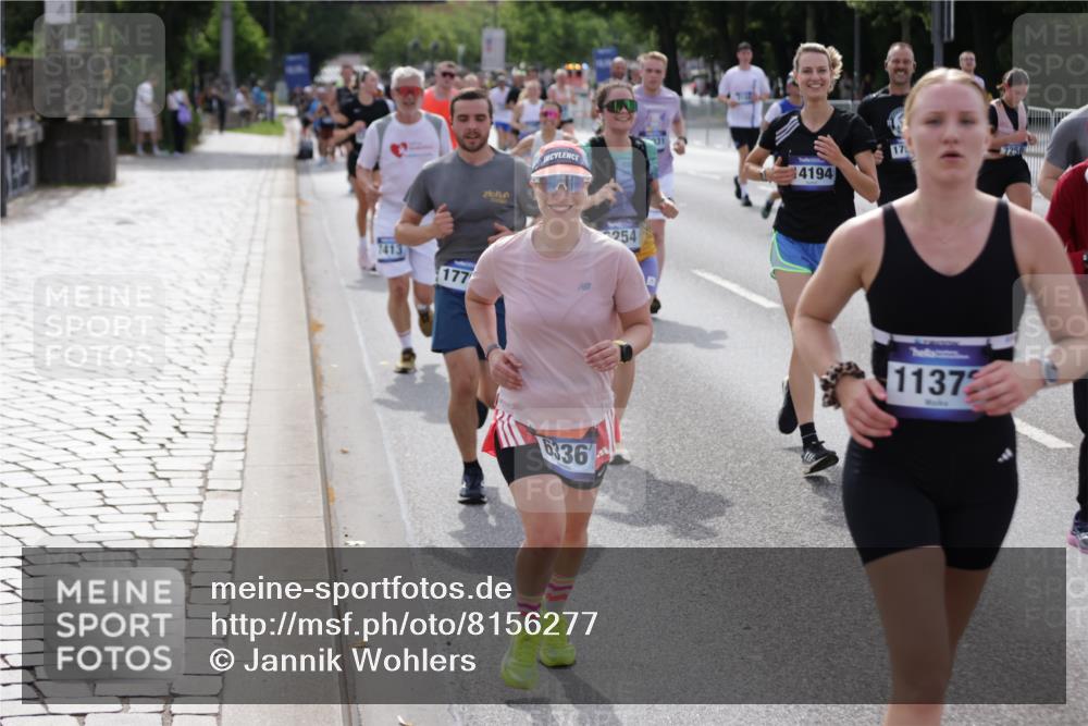 29.06.2025 - hella hamburg halbmarathon Jannik Wohlers http://msf.ph/oto/8156277 29.06.2025 10:17:12 Lombardsbrücke 1015, 1204, 1274, 1458, 1749, 1795, 2094, 2259, 2305, 2548, 3292, 3802, 3803, 4194, 4218, 4852, 5002, 6254, 6336, 6352, 6520, 6786, 7011, 7258, 7291, 7413, 7566, 7844, 8144, 8309, 8351, 8895, 9848, 10620, 10677, 11372, 11707, 12031, 12668, 12683, 14194, 14208, 14209, 14307, 14648, 14877, 15978, 16024, 16555, 17083, 17542, 17628, 17717, 18060, 18469, 18564, 19029 meine-sportfotos.de