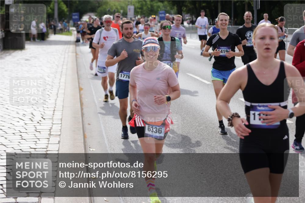 29.06.2025 - hella hamburg halbmarathon Jannik Wohlers http://msf.ph/oto/8156295 29.06.2025 10:17:12 Lombardsbrücke 1015, 1204, 1274, 1458, 1749, 1795, 2094, 2259, 2305, 2548, 3292, 3802, 3803, 4194, 4218, 4852, 5002, 6254, 6336, 6352, 6520, 6786, 7011, 7258, 7291, 7413, 7566, 7844, 8144, 8309, 8351, 8895, 9848, 10620, 10677, 11372, 11707, 12031, 12668, 12683, 14194, 14208, 14209, 14307, 14648, 14877, 15978, 16024, 16555, 17083, 17542, 17628, 17717, 18060, 18469, 18564, 19029 meine-sportfotos.de