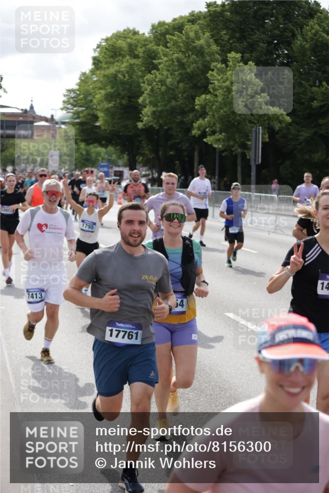 29.06.2025 - hella hamburg halbmarathon Jannik Wohlers http://msf.ph/oto/8156300 29.06.2025 10:17:13 Lombardsbrücke 1015, 1204, 1274, 1458, 1749, 1795, 2094, 2259, 2305, 2548, 3292, 4194, 4218, 4852, 5002, 6254, 6336, 6352, 6786, 7011, 7258, 7291, 7413, 7566, 7844, 8144, 8351, 8895, 9400, 9848, 10620, 10677, 11372, 11707, 12031, 12668, 12683, 14194, 14209, 14307, 14648, 14877, 15978, 16024, 16555, 17083, 17542, 17616, 17628, 17717, 18469, 18564, 19029 meine-sportfotos.de