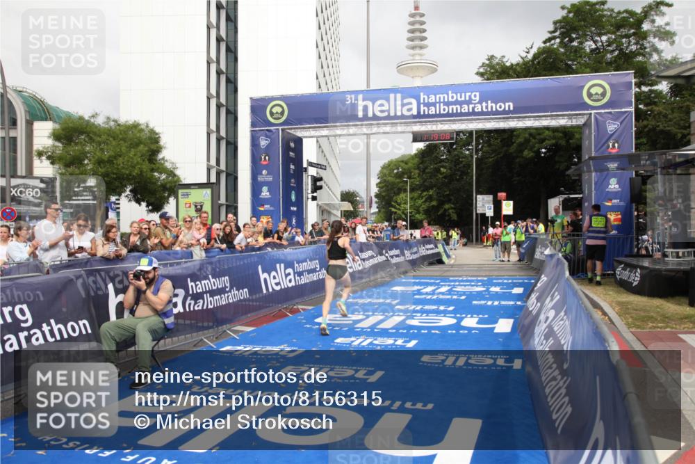 29.06.2025 - hella hamburg halbmarathon Michael Strokosch http://msf.ph/oto/8156315 29.06.2025 10:19:12 Ziel 53, 2144 meine-sportfotos.de
