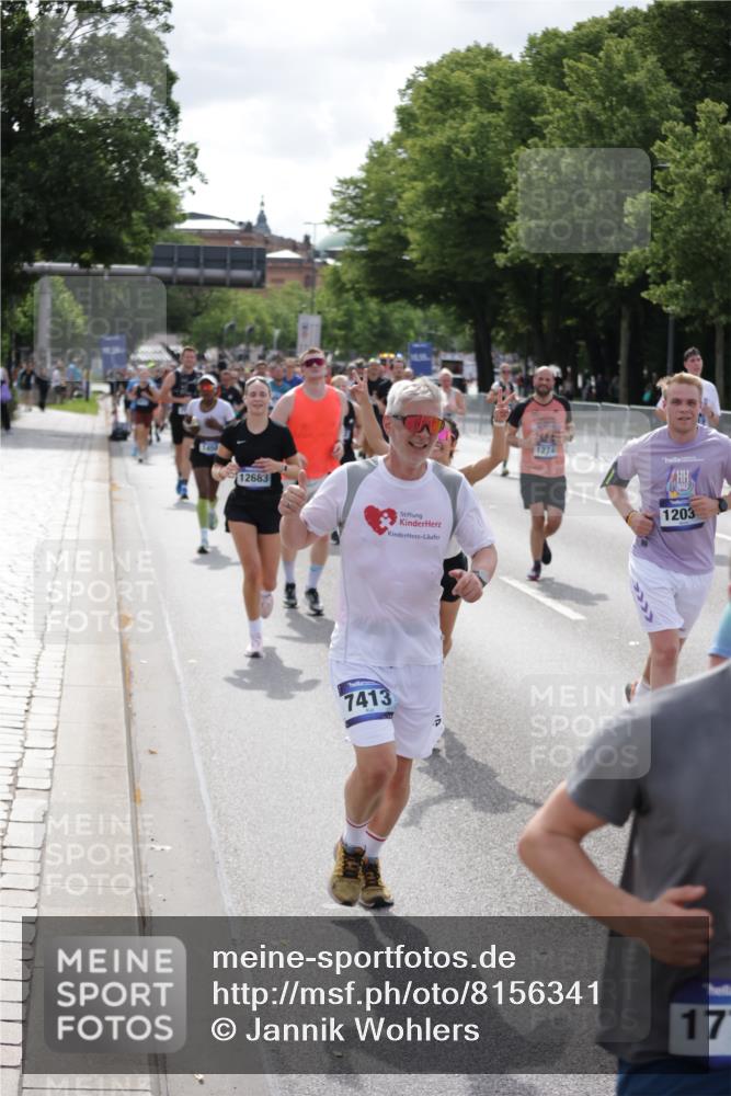 29.06.2025 - hella hamburg halbmarathon Jannik Wohlers http://msf.ph/oto/8156341 29.06.2025 10:17:14 Lombardsbrücke 1015, 1204, 1274, 1458, 1749, 1795, 2094, 2259, 2305, 2548, 3292, 4194, 4218, 4852, 5002, 6254, 6336, 6352, 6786, 7258, 7291, 7413, 7566, 7844, 8144, 8351, 8895, 9400, 9848, 10620, 10677, 11372, 11707, 12031, 12668, 12683, 14194, 14307, 14648, 14877, 15978, 16024, 16555, 17083, 17270, 17542, 17616, 17628, 17717, 18469, 18564, 19029 meine-sportfotos.de