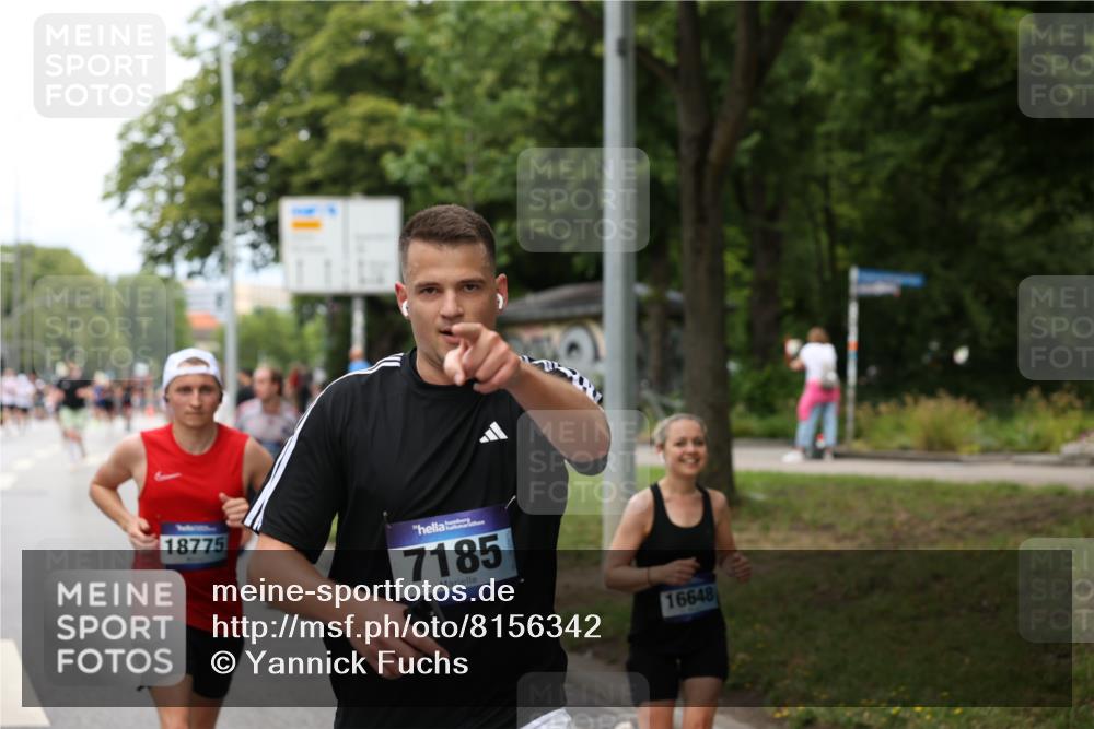 29.06.2025 - hella hamburg halbmarathon Yannick Fuchs http://msf.ph/oto/8156342 29.06.2025 10:38:18 20KM 1415, 1558, 2816, 3146, 3437, 3907, 4425, 4981, 5506, 5624, 5692, 6490, 6705, 6991, 7005, 7093, 7185, 7451, 8063, 8145, 8218, 8900, 9043, 9081, 9374, 9633, 9931, 10246, 10669, 10930, 11153, 11346, 11648, 11848, 12327, 12438, 12966, 13348, 13421, 13897, 13996, 14690, 14861, 15383, 15512, 15862, 15932, 16062, 16105, 16224, 16301, 16547, 16549, 16648, 16720, 17251, 17376, 17516, 17912, 18678, 18775, 18942, 19090 meine-sportfotos.de