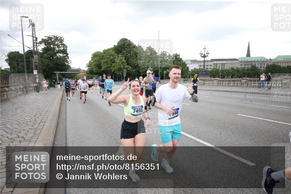 29.06.2025 - hella hamburg halbmarathon Jannik Wohlers http://msf.ph/oto/8156351 29.06.2025 10:53:55 Lombardsbrücke 1762, 1779, 1822, 1949, 2600, 2761, 3187, 3188, 3364, 3795, 3857, 4720, 4971, 5157, 5309, 5514, 5817, 5933, 6987, 7498, 7670, 7874, 7946, 8801, 8803, 8867, 9130, 9203, 10207, 11354, 11785, 11830, 12429, 12898, 12923, 13035, 13850, 14177, 14386, 14416, 14655, 14904, 15318, 15674, 16117, 16522, 16628, 16691, 16839, 16888, 18093, 18431 meine-sportfotos.de