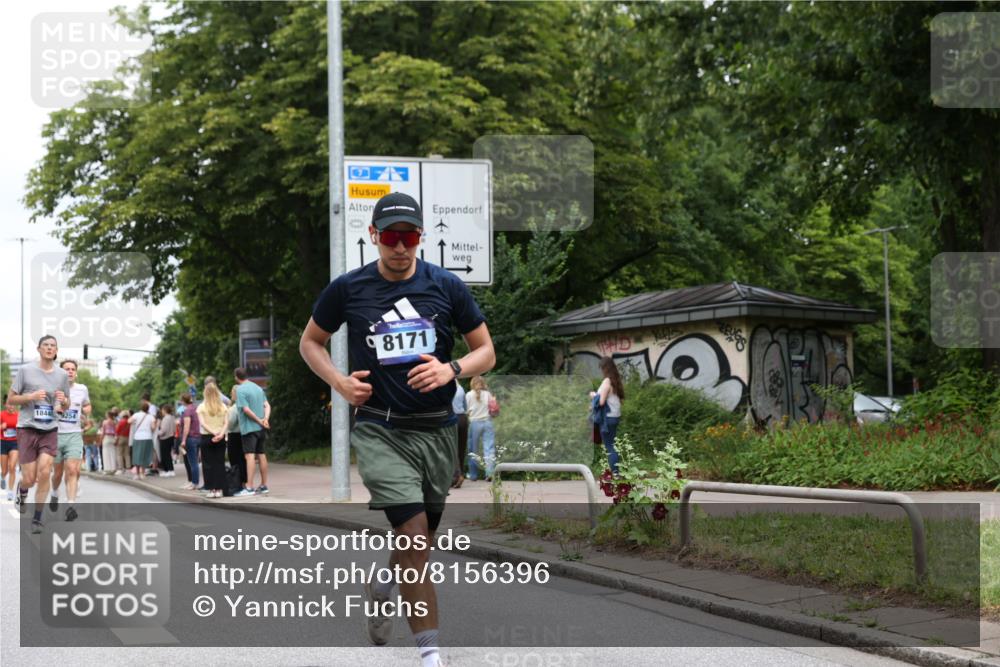 29.06.2025 - hella hamburg halbmarathon Yannick Fuchs http://msf.ph/oto/8156396 29.06.2025 10:58:34 20KM 1229, 1842, 2298, 2463, 2698, 3919, 4542, 6100, 7081, 7271, 7474, 8171, 8405, 8810, 9254, 9680, 9816, 10402, 10694, 10824, 11556, 11960, 12426, 12646, 12781, 12843, 13901, 14822, 15009, 15698, 16344, 16455, 16594, 16753, 16770, 18321, 18440, 18520, 18739, 19240 meine-sportfotos.de