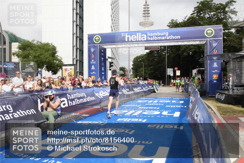 29.06.2025 - hella hamburg halbmarathon Michael Strokosch http://msf.ph/oto/8156400 29.06.2025 10:19:26 Ziel 2659, 13016 meine-sportfotos.de
