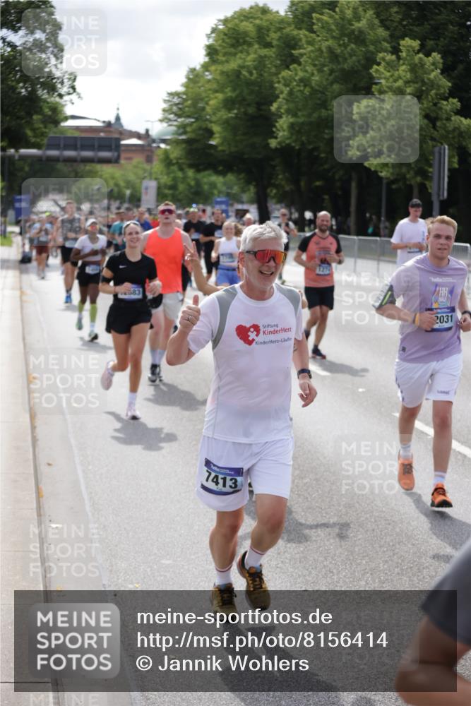 29.06.2025 - hella hamburg halbmarathon Jannik Wohlers http://msf.ph/oto/8156414 29.06.2025 10:17:14 Lombardsbrücke 1015, 1204, 1274, 1458, 1749, 1795, 2094, 2259, 2305, 2548, 3292, 4194, 4218, 4852, 5002, 6254, 6336, 6352, 6786, 7258, 7291, 7413, 7566, 7844, 8144, 8351, 8895, 9400, 9848, 10620, 10677, 11372, 11707, 12031, 12668, 12683, 14194, 14307, 14648, 14877, 15978, 16024, 16555, 17083, 17270, 17542, 17616, 17628, 17717, 18469, 18564, 19029 meine-sportfotos.de