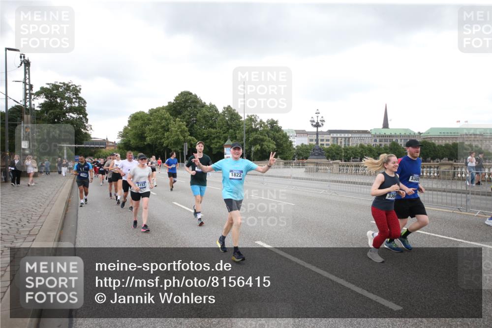 29.06.2025 - hella hamburg halbmarathon Jannik Wohlers http://msf.ph/oto/8156415 29.06.2025 10:53:58 Lombardsbrücke 1762, 1822, 1949, 2532, 3364, 3761, 3795, 3857, 4720, 4971, 5157, 5216, 5309, 5514, 5817, 5933, 6023, 6279, 6987, 7498, 7670, 7874, 7946, 8801, 8803, 8867, 9130, 10207, 11354, 11785, 12898, 12923, 13035, 14386, 14416, 14655, 14904, 15318, 15627, 15628, 15674, 16117, 16522, 16628, 16839, 18093, 18431 meine-sportfotos.de