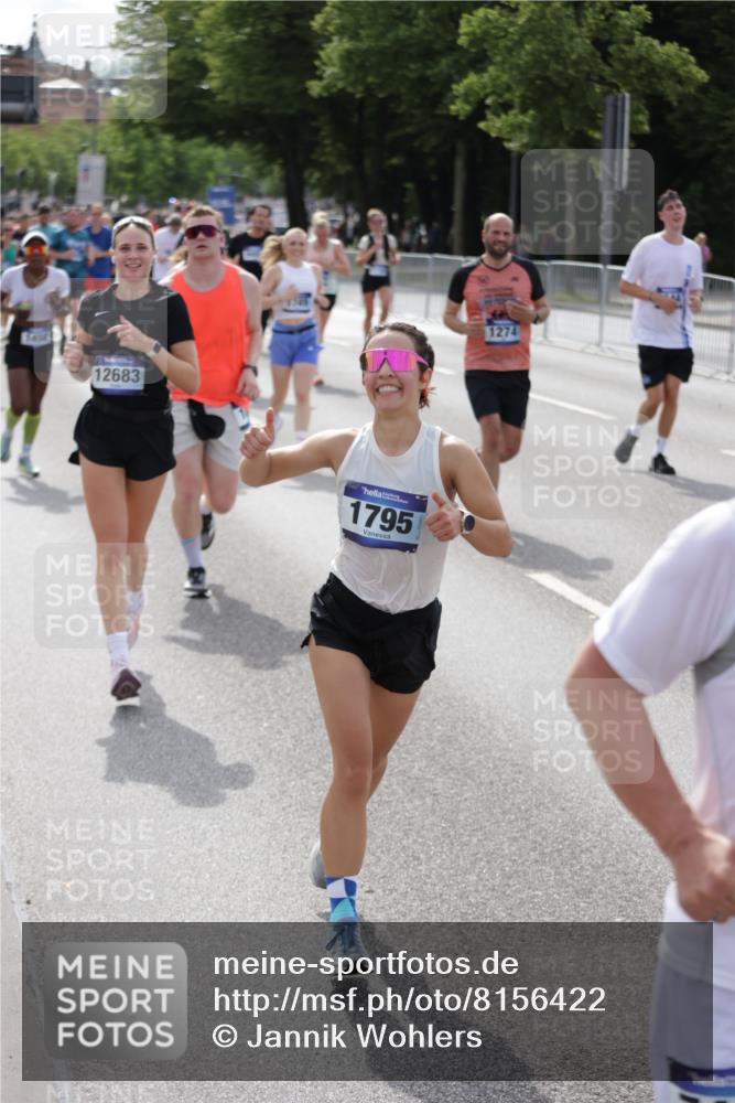 29.06.2025 - hella hamburg halbmarathon Jannik Wohlers http://msf.ph/oto/8156422 29.06.2025 10:17:15 Lombardsbrücke 1015, 1204, 1274, 1458, 1749, 1795, 2094, 2259, 2305, 2548, 3292, 4194, 4218, 4852, 5002, 5611, 5733, 6254, 6336, 6352, 6786, 7258, 7291, 7413, 7566, 7844, 8144, 8351, 9400, 9798, 9848, 10620, 10677, 11156, 11372, 11707, 12031, 12668, 12683, 14194, 14307, 14420, 14648, 14877, 15978, 16024, 16555, 17083, 17270, 17542, 17616, 17628, 18469, 18564, 19029 meine-sportfotos.de