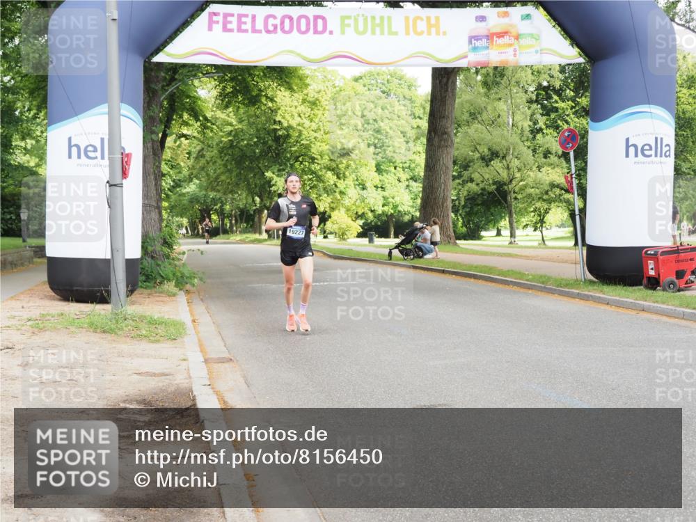 29.06.2025 - hella hamburg halbmarathon MichiJ http://msf.ph/oto/8156450 29.06.2025 10:05:33 Zwischen KM18-KM19  meine-sportfotos.de