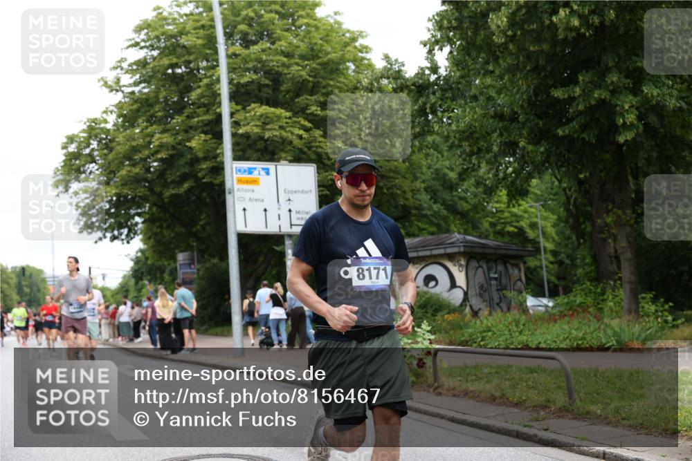 29.06.2025 - hella hamburg halbmarathon Yannick Fuchs http://msf.ph/oto/8156467 29.06.2025 10:58:35 20KM 1229, 1842, 2298, 2463, 2698, 3572, 3919, 4542, 6100, 7081, 7271, 7474, 8171, 8405, 8810, 9254, 9680, 9816, 10402, 10694, 10824, 11556, 11960, 12426, 12646, 12781, 12843, 13901, 14822, 15009, 15698, 16344, 16455, 16753, 16770, 16911, 18321, 18440, 18520, 18707, 18739, 19240 meine-sportfotos.de