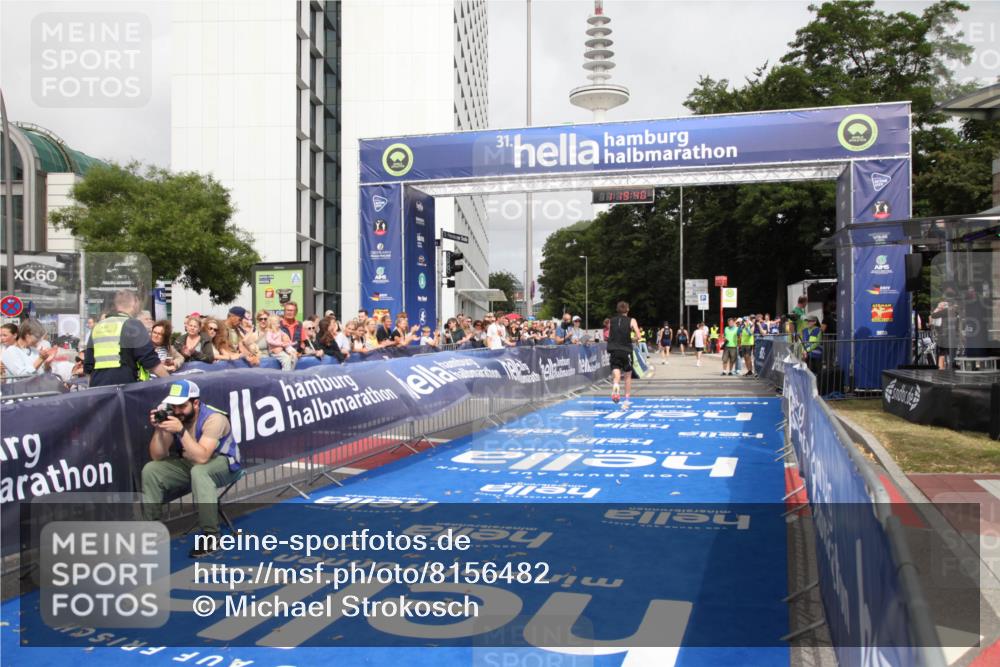 29.06.2025 - hella hamburg halbmarathon Michael Strokosch http://msf.ph/oto/8156482 29.06.2025 10:19:43 Ziel 19108 meine-sportfotos.de